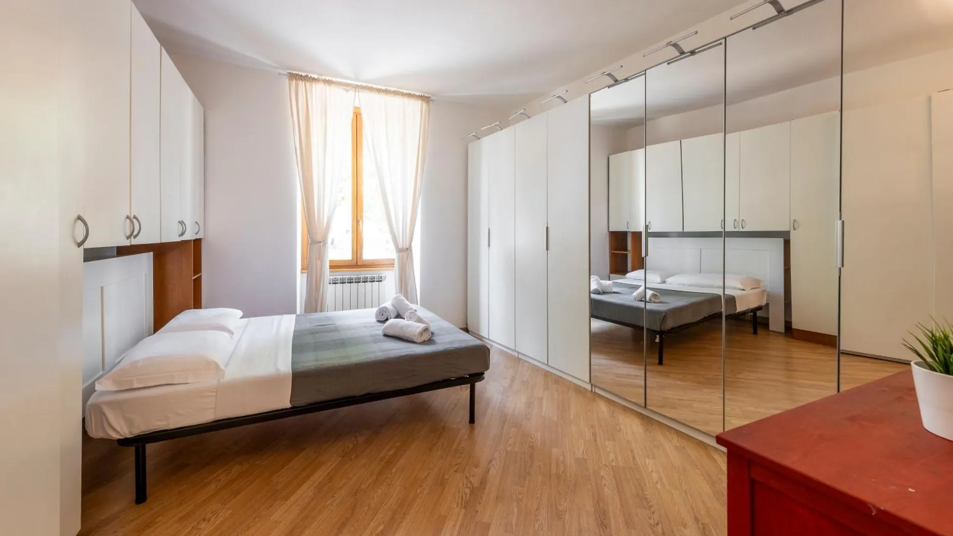 City Center Premuda - B Home Milán Apartmán